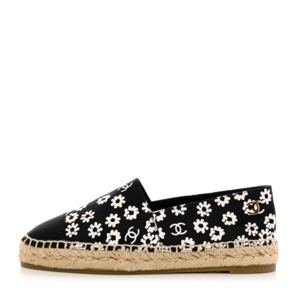 CHANEL 2022 Spring Summer Black and White Espadrilles Floral Design Sz 39